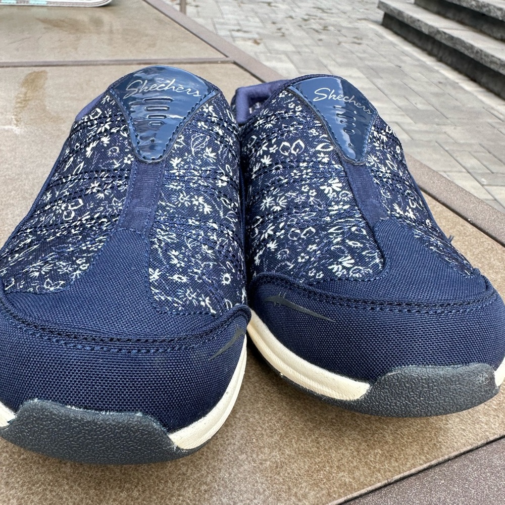 Women’s Skechers shoes